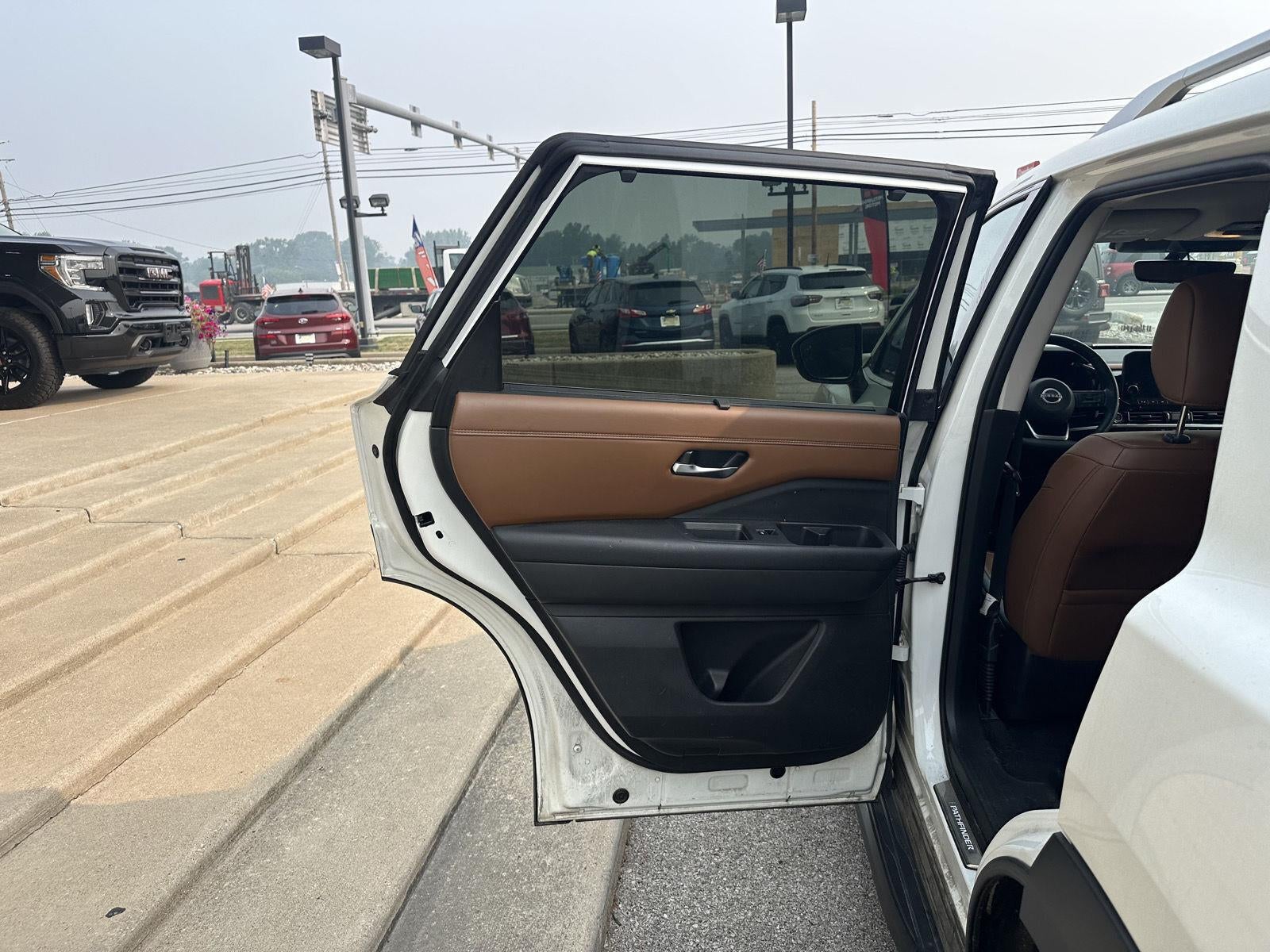 2023 Nissan Pathfinder Platinum