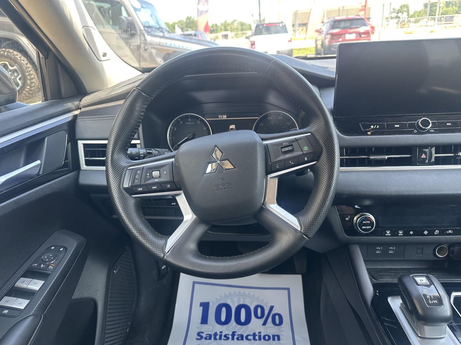 2025 Mitsubishi Outlander SE